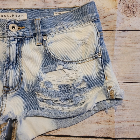 Bullhead Bleached Denim Shorts-SLOUCHY SHORT - Picture 6 of 10